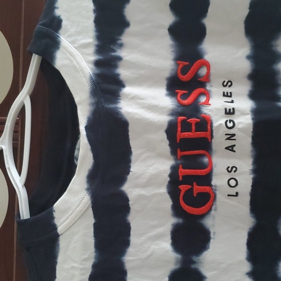 EUC GUESS TSHIRT - Picture 2 of 4